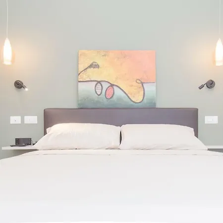 Brand New In Porta Romana Апартаменты *