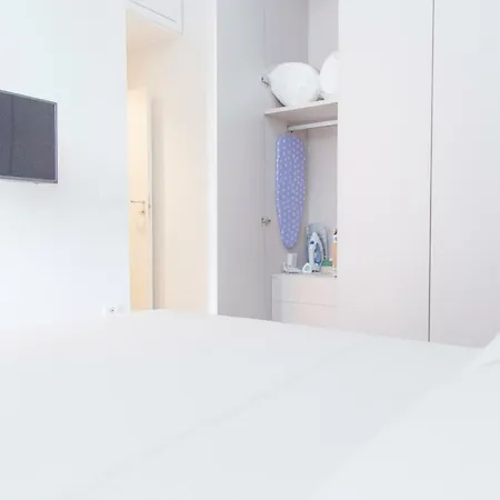 Brand New In Porta Romana Апартаменты *